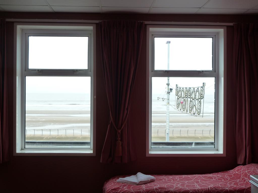 Funky Towers Hotel 3*